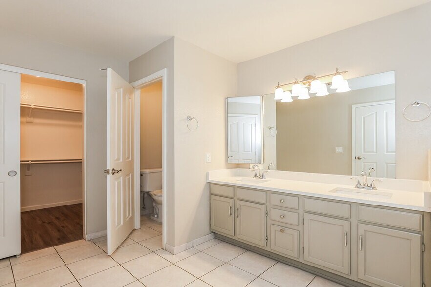 Building Photo - 23837 N 40th Dr