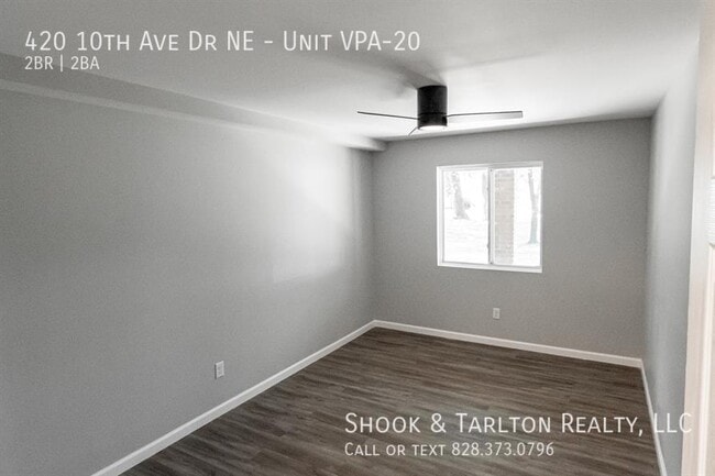 Building Photo - 420 10th Ave Dr NE