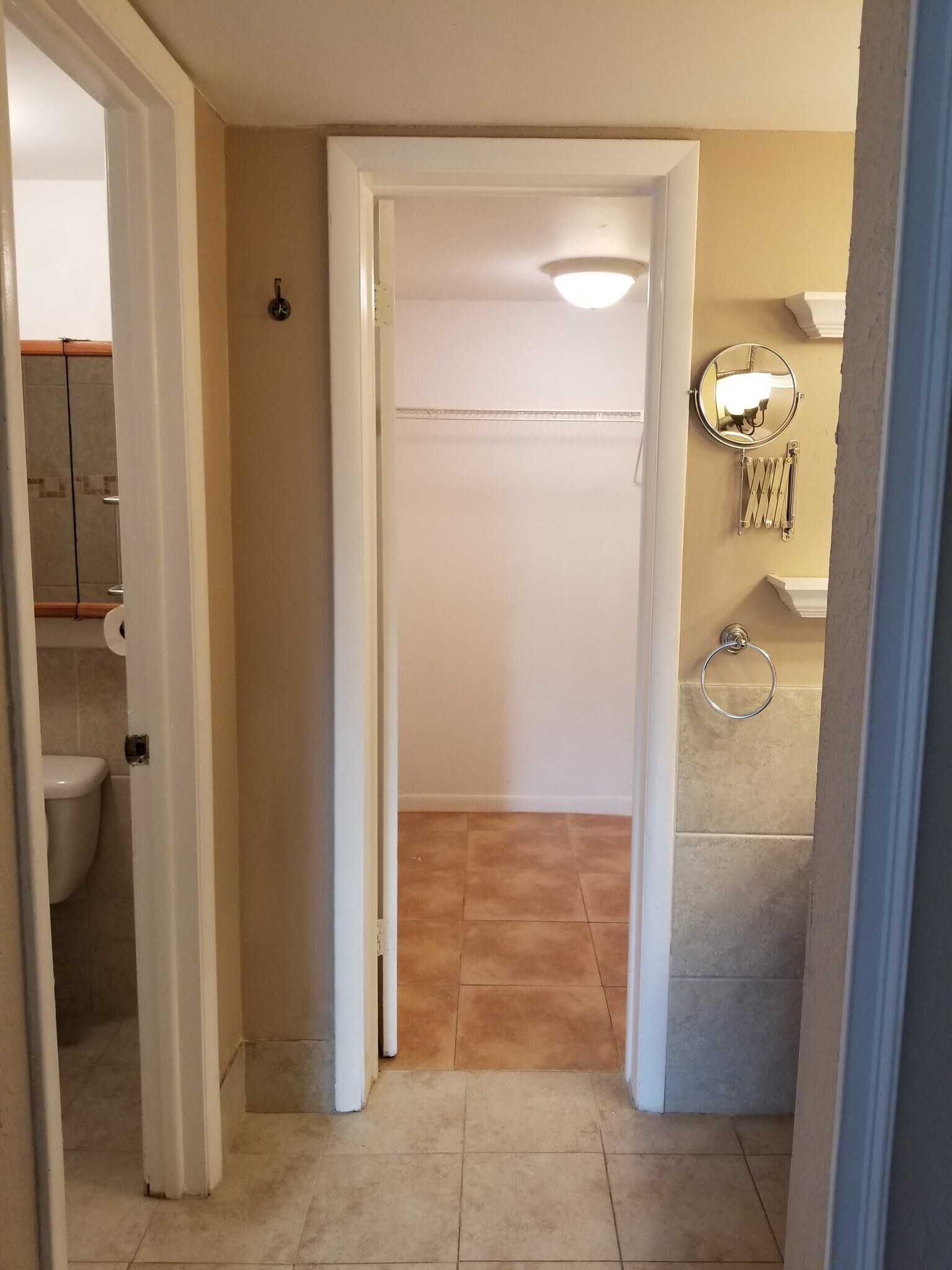 Building Photo - 430 Commodore Dr