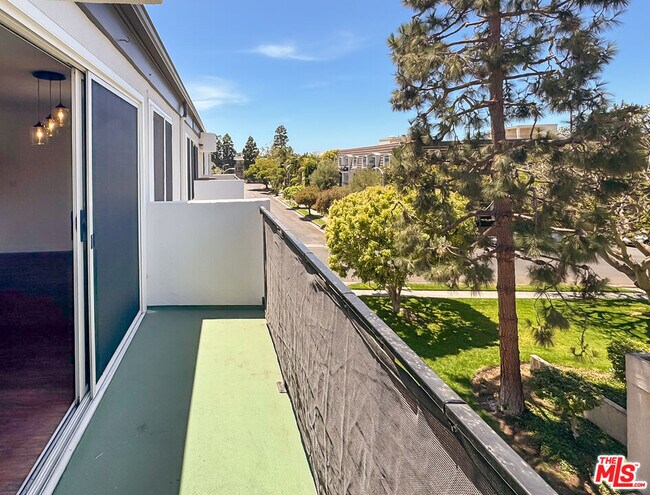 Building Photo - 8163 Redlands St