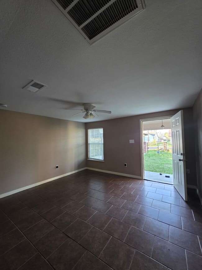 Building Photo - 1720 Roxella St