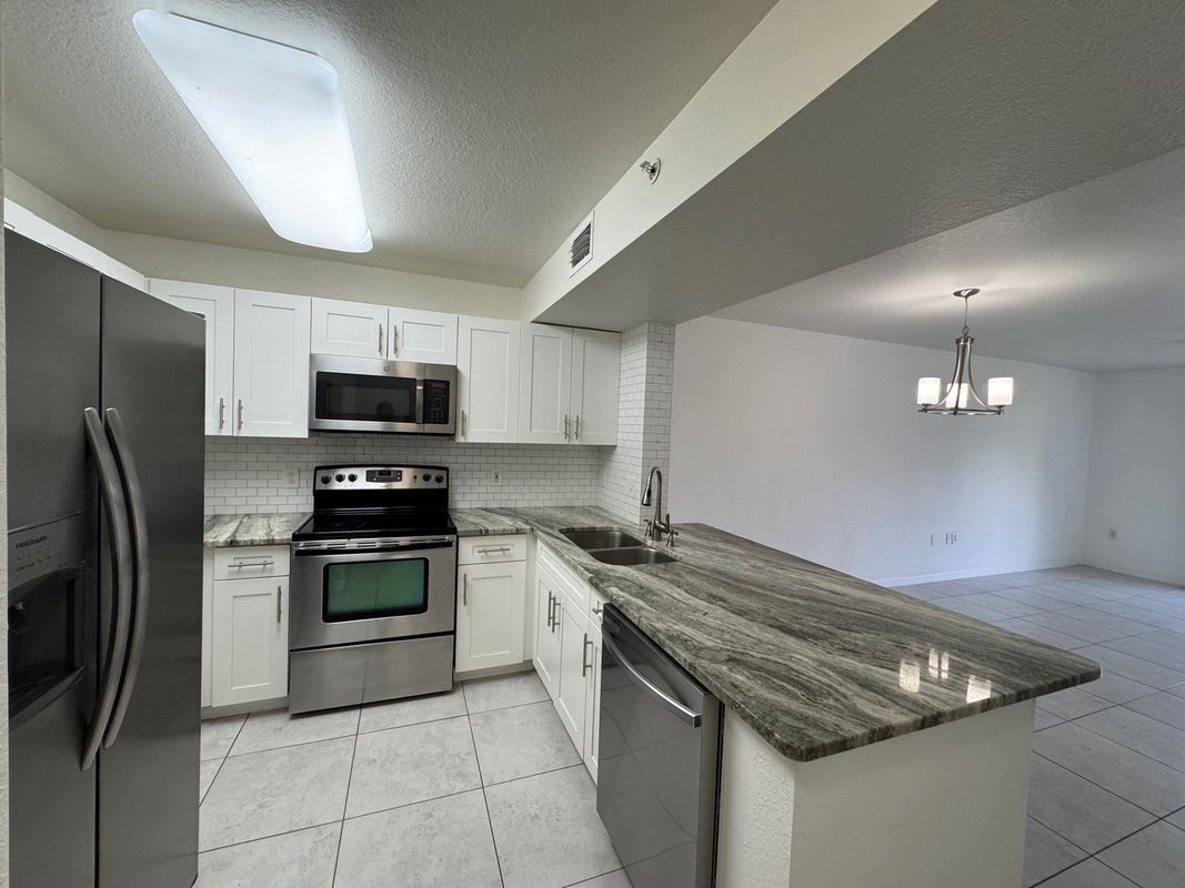 Building Photo - 8244 Key Royal Cir