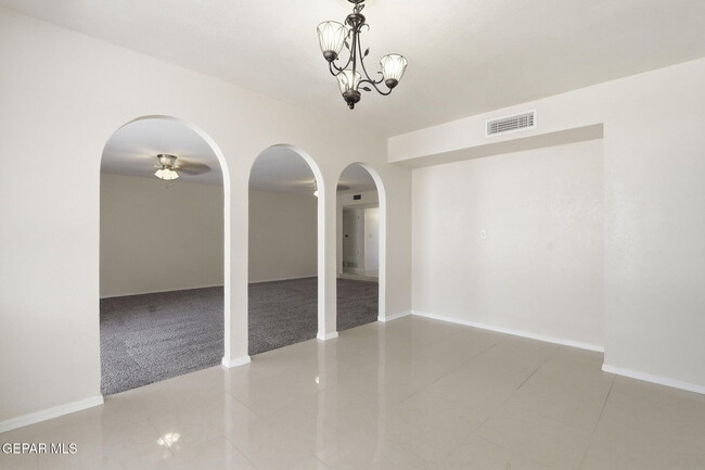 Building Photo - 3329 Old Spanish Trail