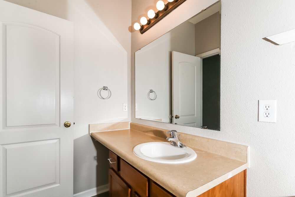 Building Photo - 5810 Long Lake Ln.