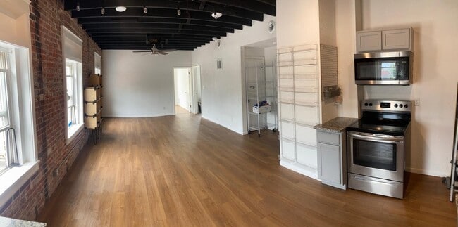 Building Photo - 2202 Lexington Ave