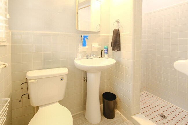 Building Photo - 1380 Ivywood Dr