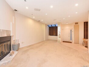 Building Photo - 130 S Middle Neck Rd