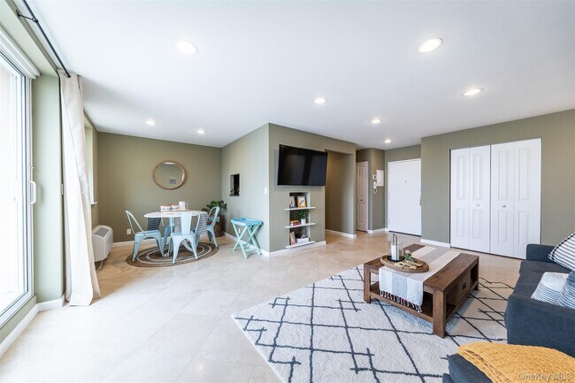 Building Photo - 2 Richmond Rd