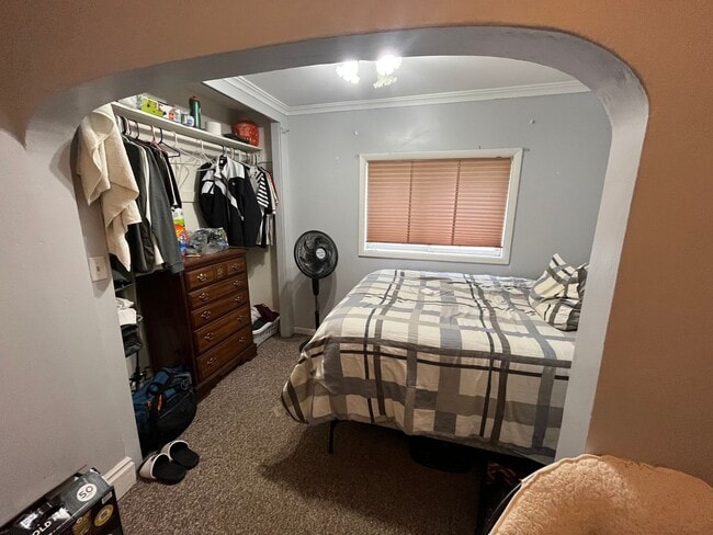 Building Photo - Duluth MN - 4 Bed - 1 Bath - Single Family...