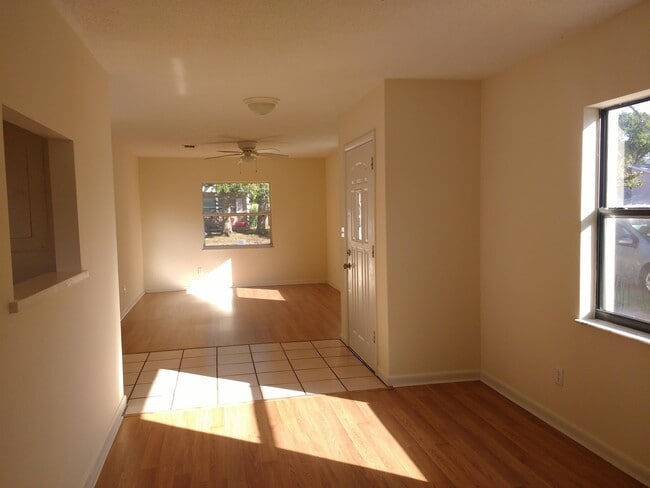 Building Photo - 2054 Los Lomas Dr