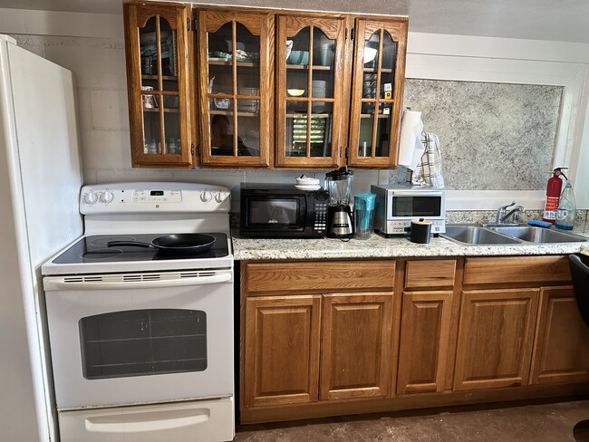 Full stove, blender and toaster oven. - 2854 Booth Rd