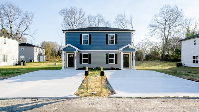 Building Photo - BRAND NEW 2 bedroom, 1.5 bathroom duplex i...