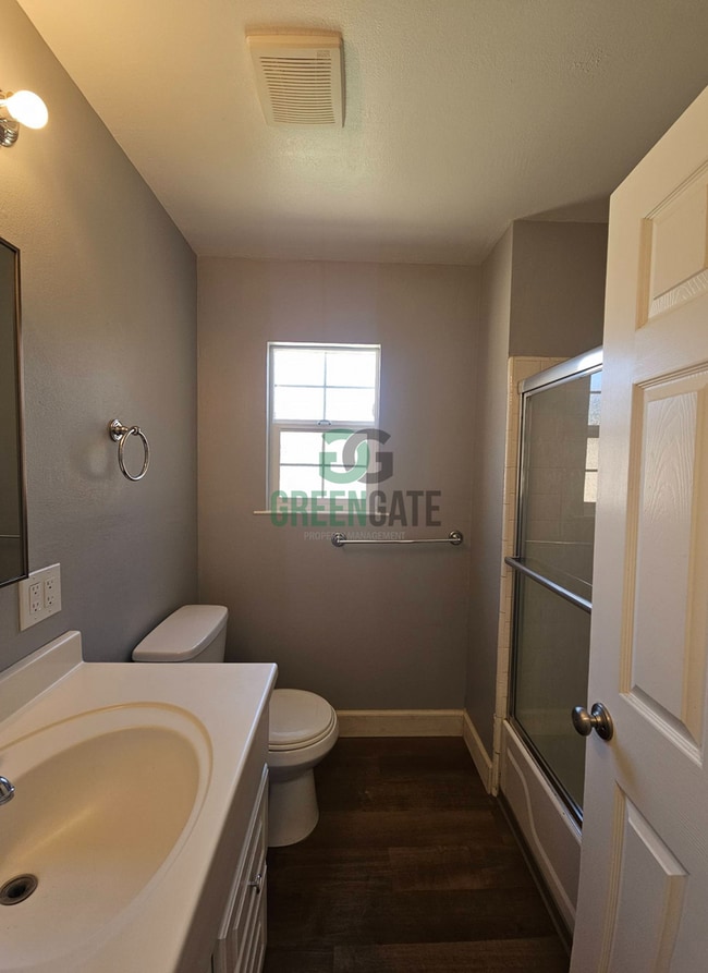 Building Photo - NOW AVAILABLE! 3 Bedroom, 1 Bathroom Home ...