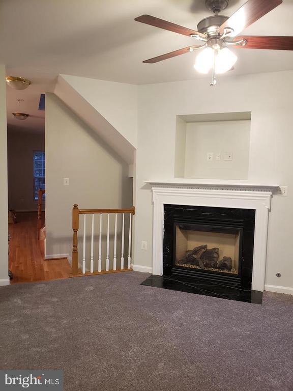 Building Photo - 43967 Peony Pl