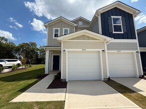 Building Photo - Stunning New Construction 3BD, 2.5BA End U...