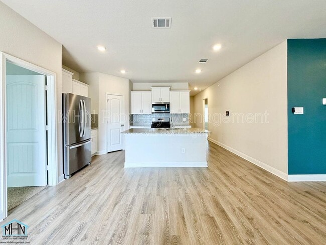 Building Photo - 1405 Redwood Crk