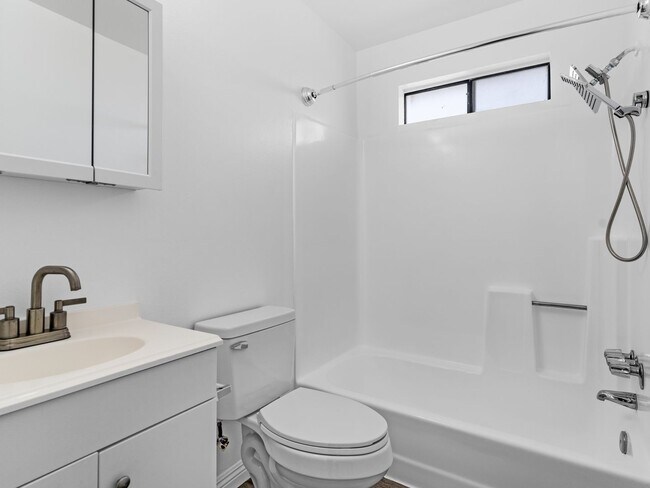 Building Photo - 1168 E 10th St