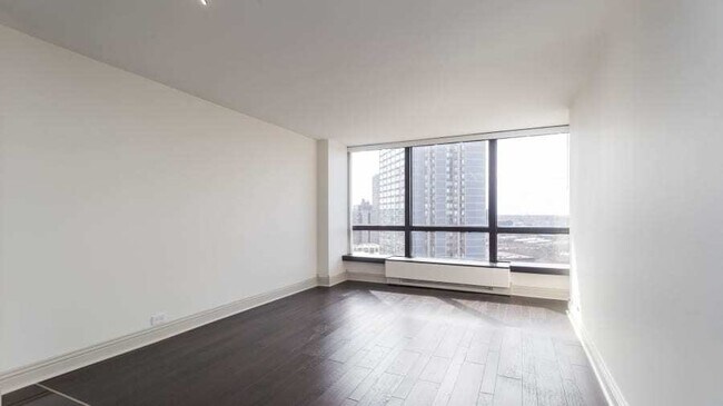 Building Photo - 5415 N Sheridan Rd