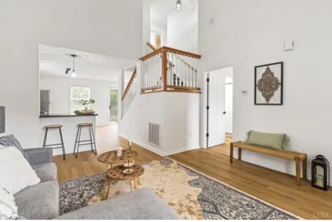 Building Photo - 3 Bedroom 2 Full Bath townhome in a Cul-de...
