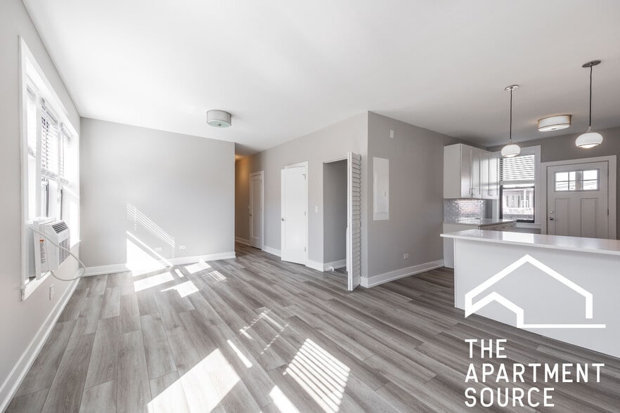 Building Photo - 3925 N Janssen Ave