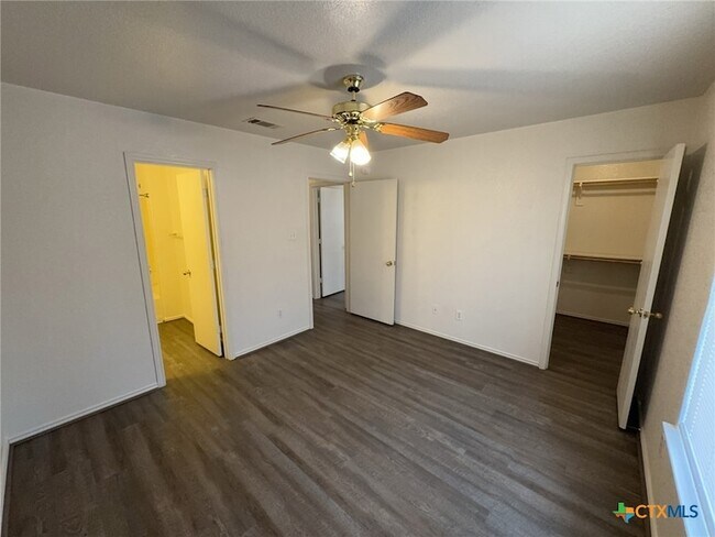 Building Photo - 2601 Lucille Dr