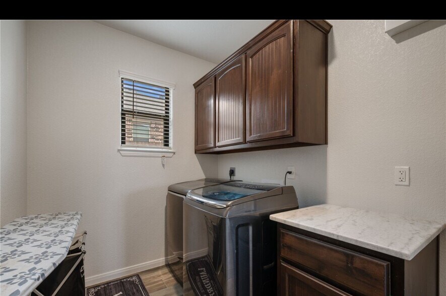 Building Photo - 8401 Preserve Trl
