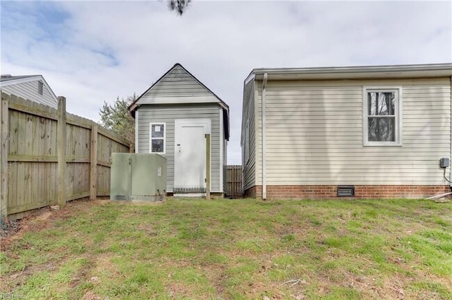 Building Photo - 829 Arondale Crescent