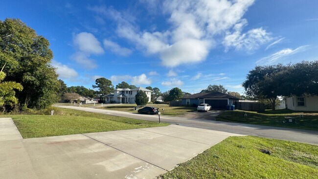 Building Photo - Incredible 3 Bedroom, 2 Bathroom Home in Palm Bay!!