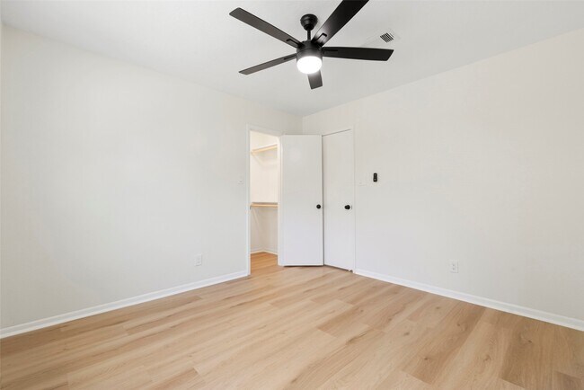 Building Photo - 2610 Moss Hill Dr