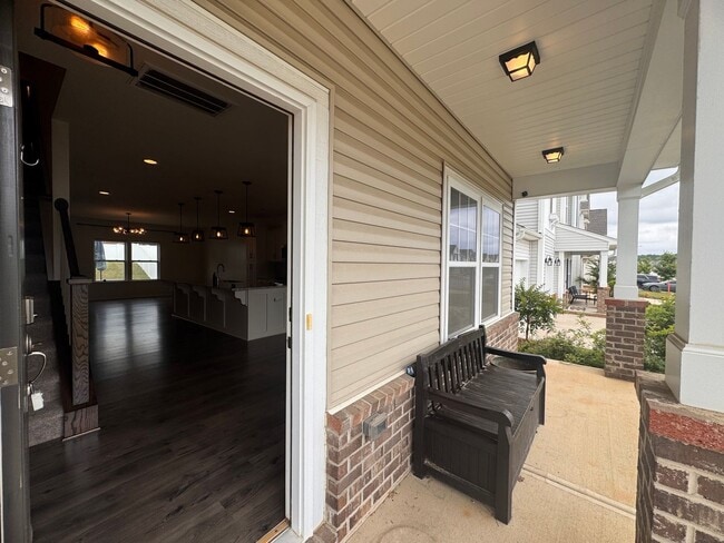 Building Photo - 4BR 2.5Bath Beauty in High Point