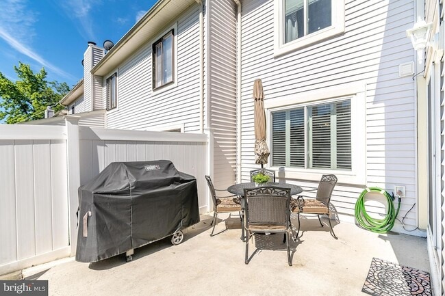 Building Photo - 251 Fir Tree Ct