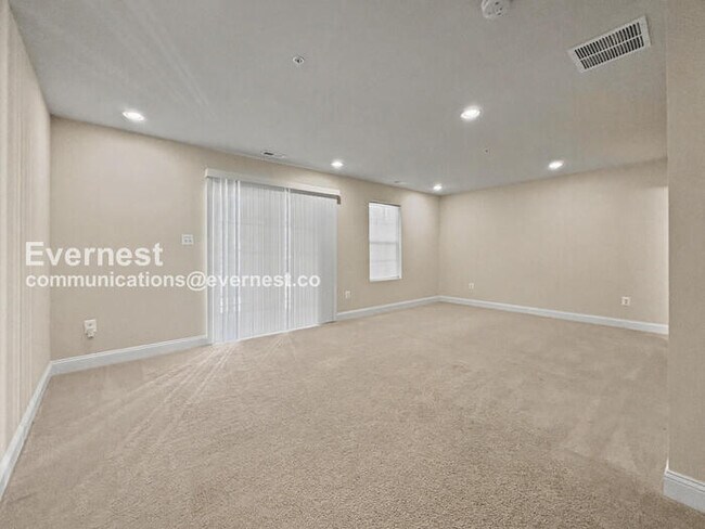 Building Photo - 2515 Hyacinth Ln