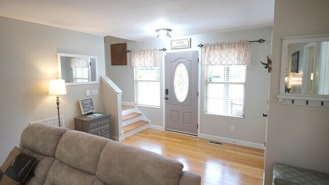 Building Photo - 283 Shiloh Ln