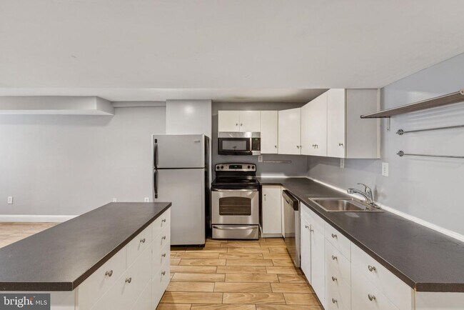 Building Photo - 1440 Fairmont St NW