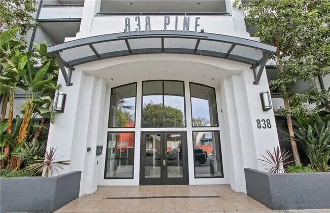 Building Photo - 838 Pine Ave