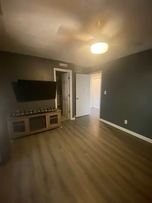 Building Photo - Semi-Furnished 2-Bedroom Condo at Eagle Pointe