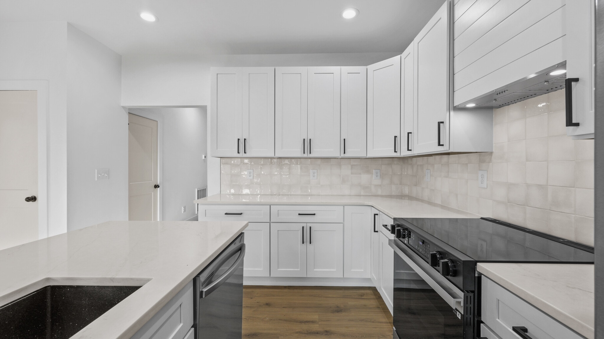 Building Photo - 214 E Morelia Ave