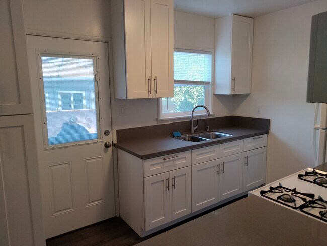 Kitchen with door to backyard. - 1420 N Hollywood Way