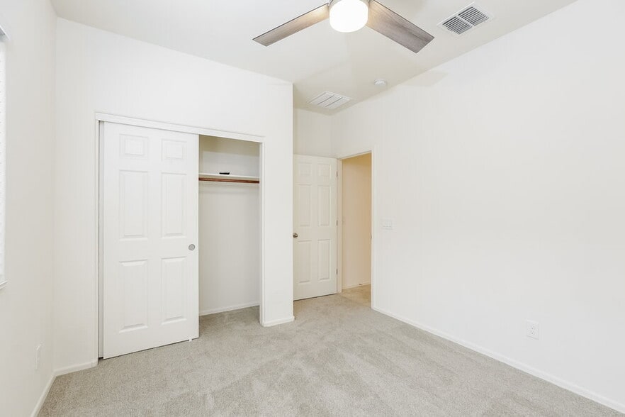 Building Photo - 4086 W Winston Dr