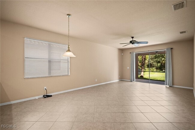 Building Photo - 12168 Country Day Cir