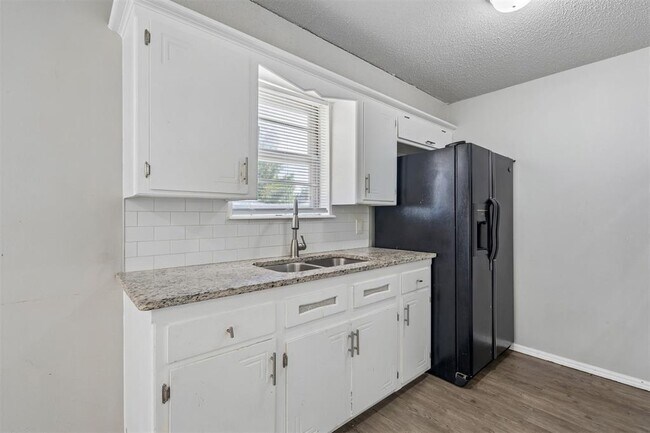 Building Photo - 4008 SE 46th St