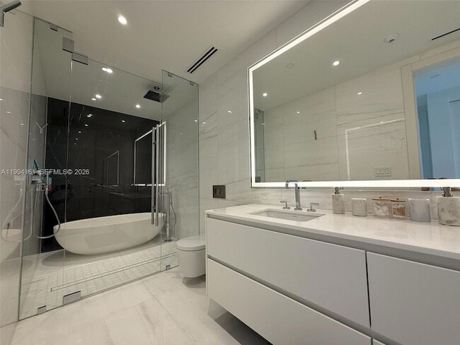 Building Photo - 300 Biscayne Blvd Way