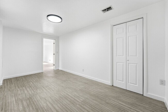 Building Photo - Beautiful 4-bedroom, 2-bathroom home located in the vibrant city of Westminster,