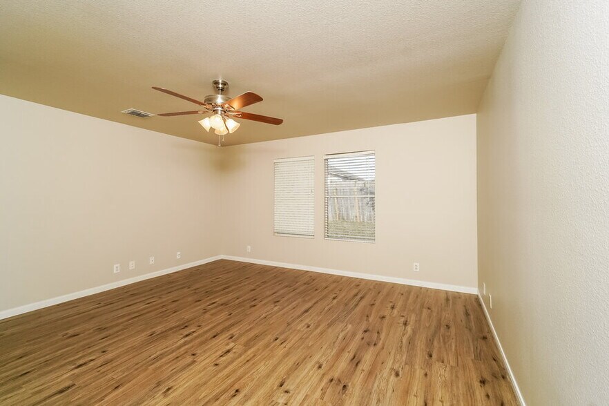 Building Photo - 120 Bay Willow