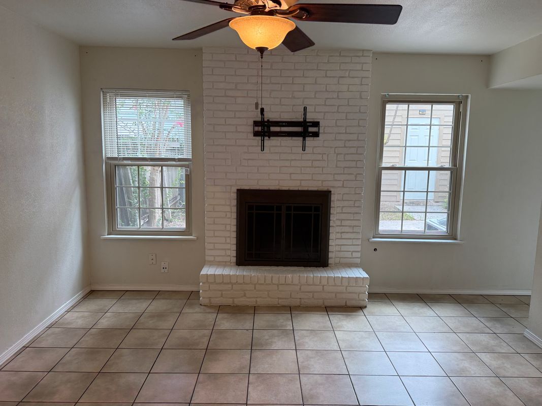 Building Photo - 2207 Lotus Blossom St