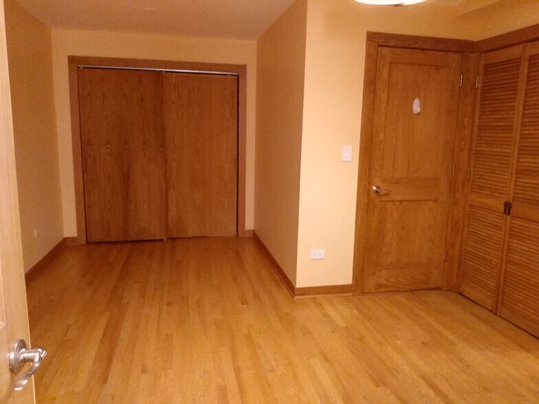 Building Photo - 1526 N La Salle Dr