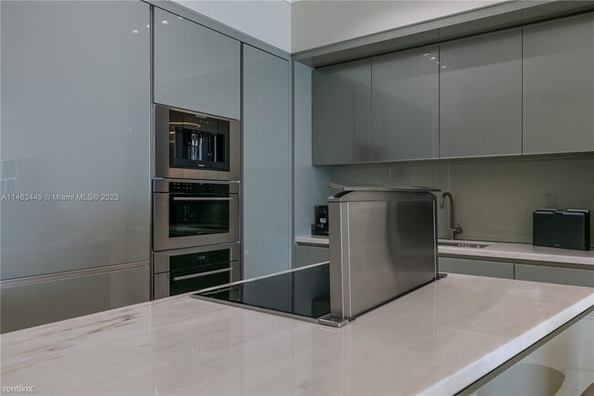 Building Photo - 3 br, 3.5 bath Condo - 18975 Collins Ave U...