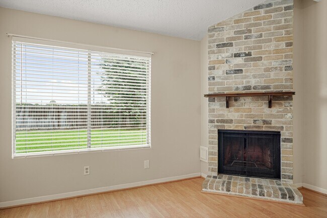 Building Photo - 2911 Garden Ln