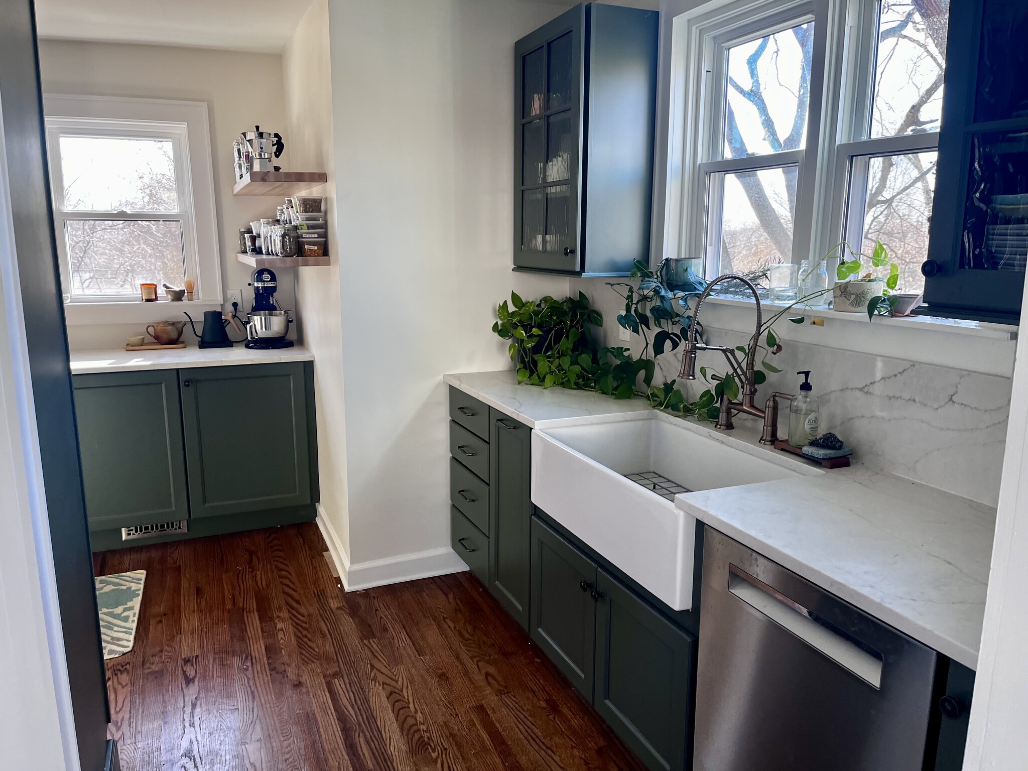 Kitchen, with farmhouse sink - 2716 Keystone Ave