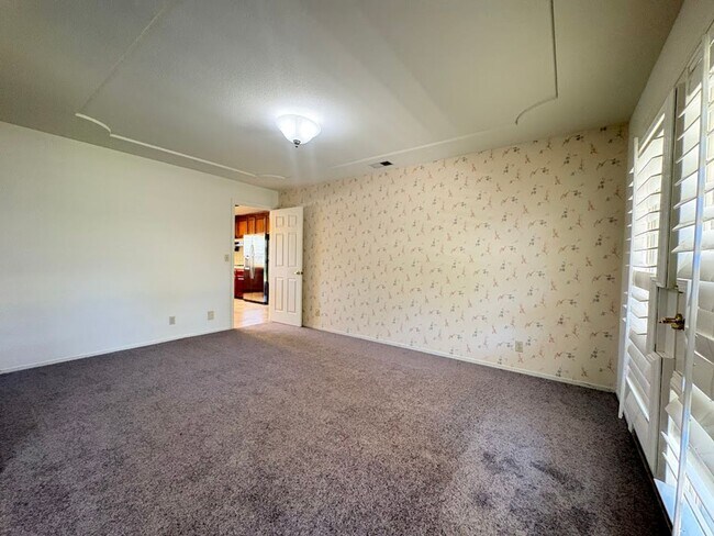 Building Photo - Spacious 4 Bedroom Home in Quiet Galt Neighborhood